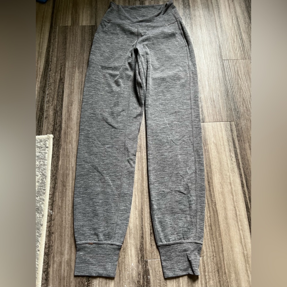 Lululemon Women’s joggers gray size 2